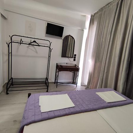 Lions 2 Studios & Apartments, Poros Island. Poros Town Buitenkant foto