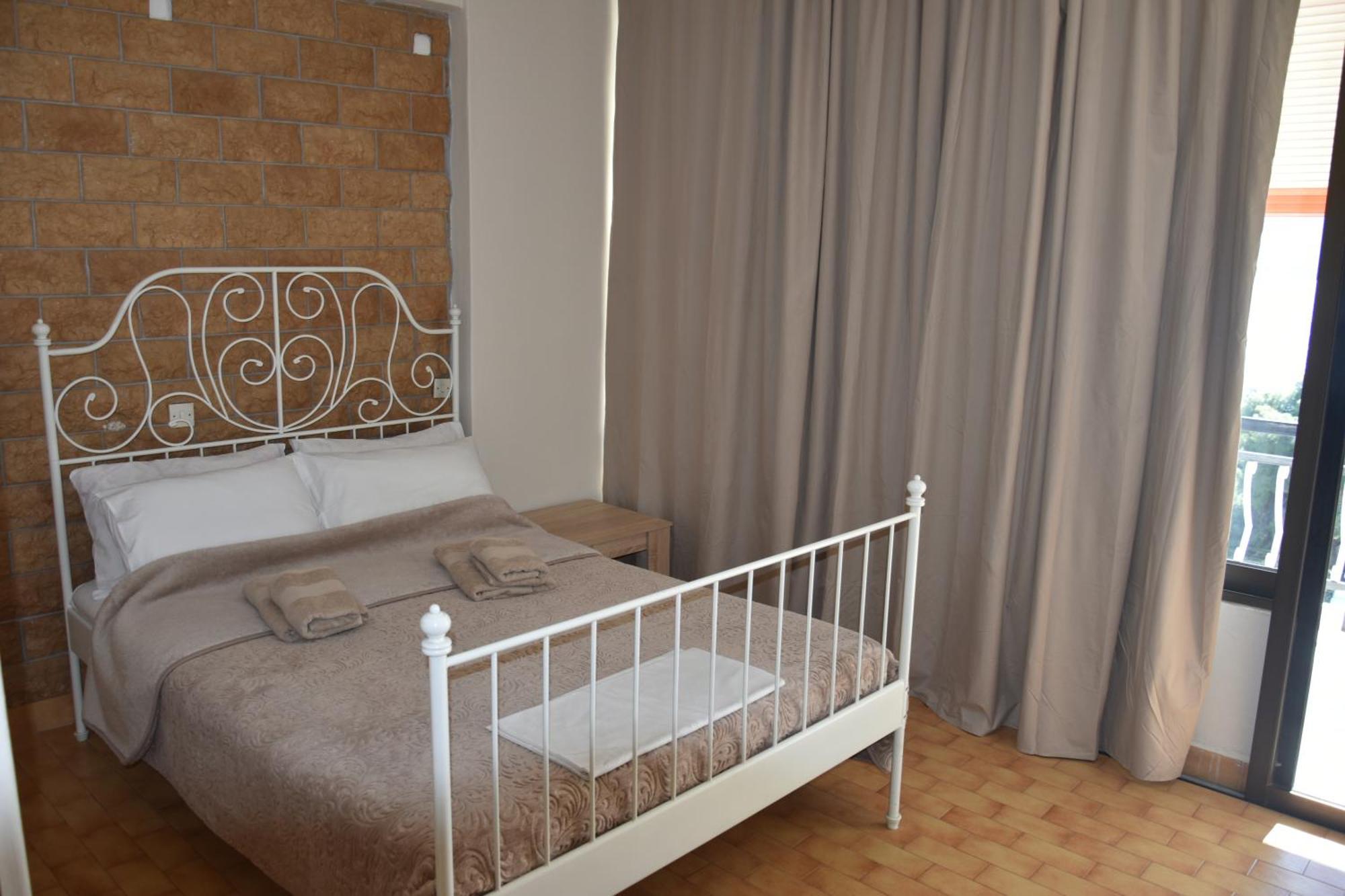 Lions 2 Studios & Apartments, Poros Island. Poros Town Buitenkant foto