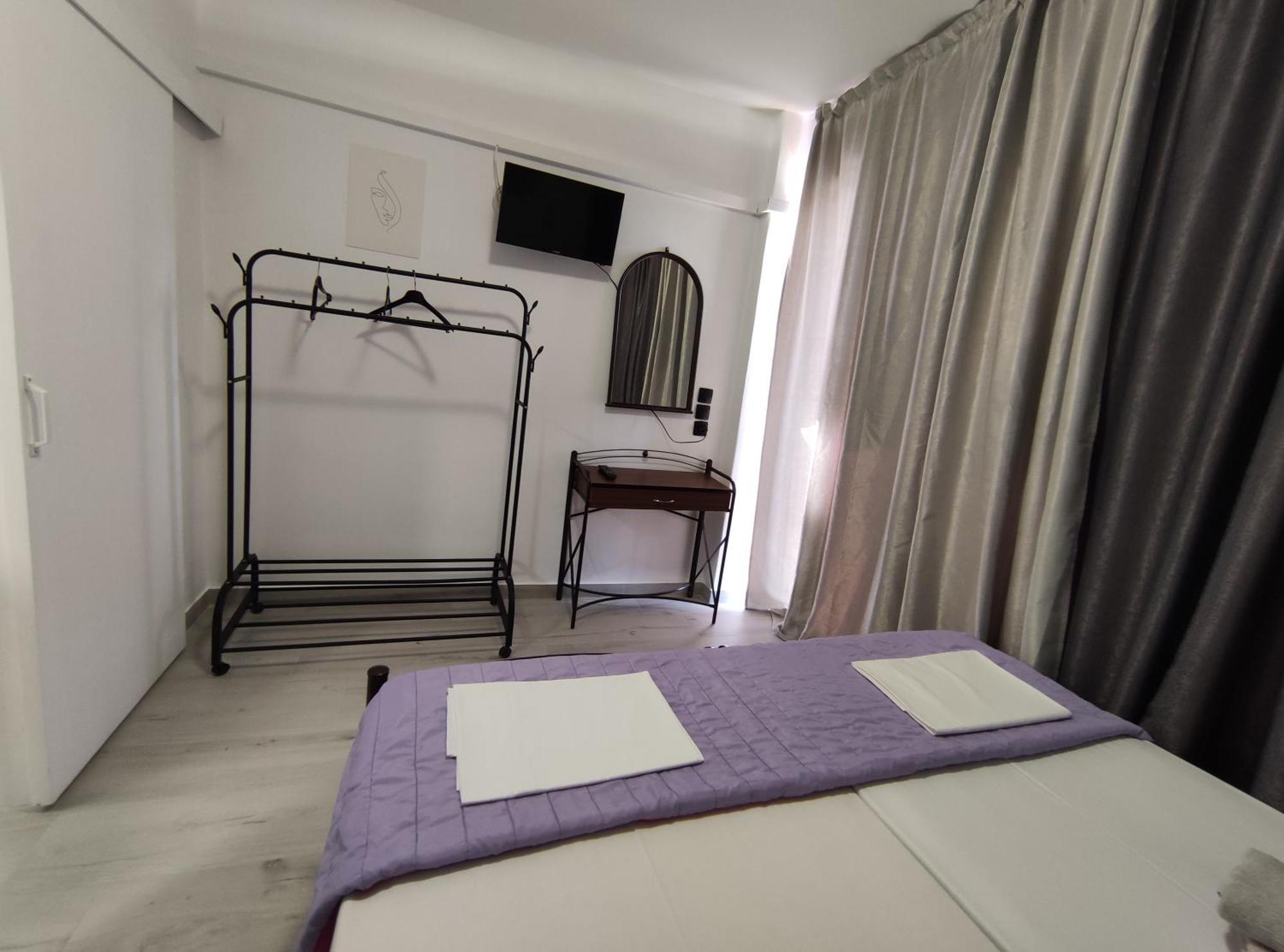 Lions 2 Studios & Apartments, Poros Island. Poros Town Buitenkant foto