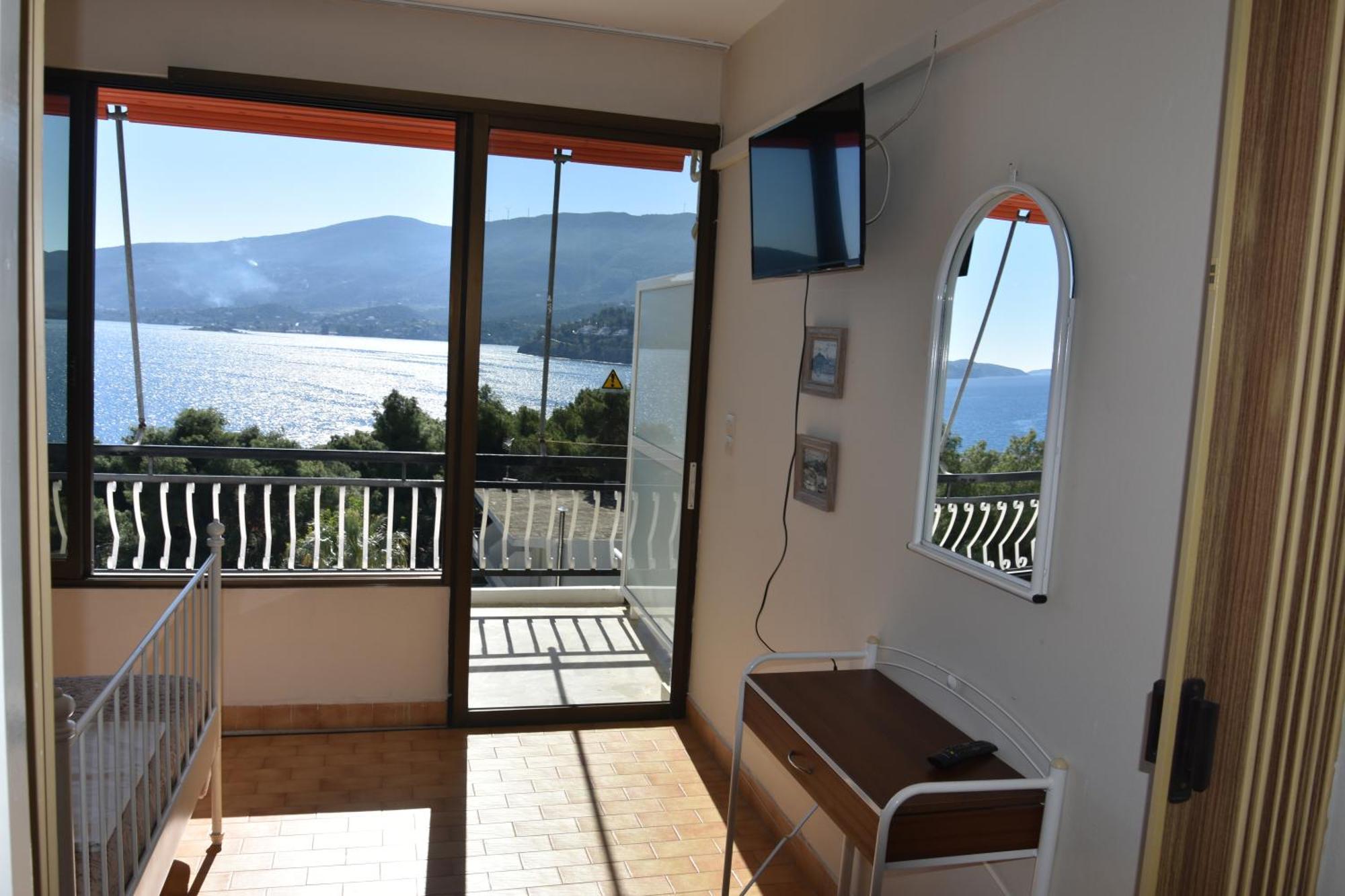 Lions 2 Studios & Apartments, Poros Island. Poros Town Buitenkant foto