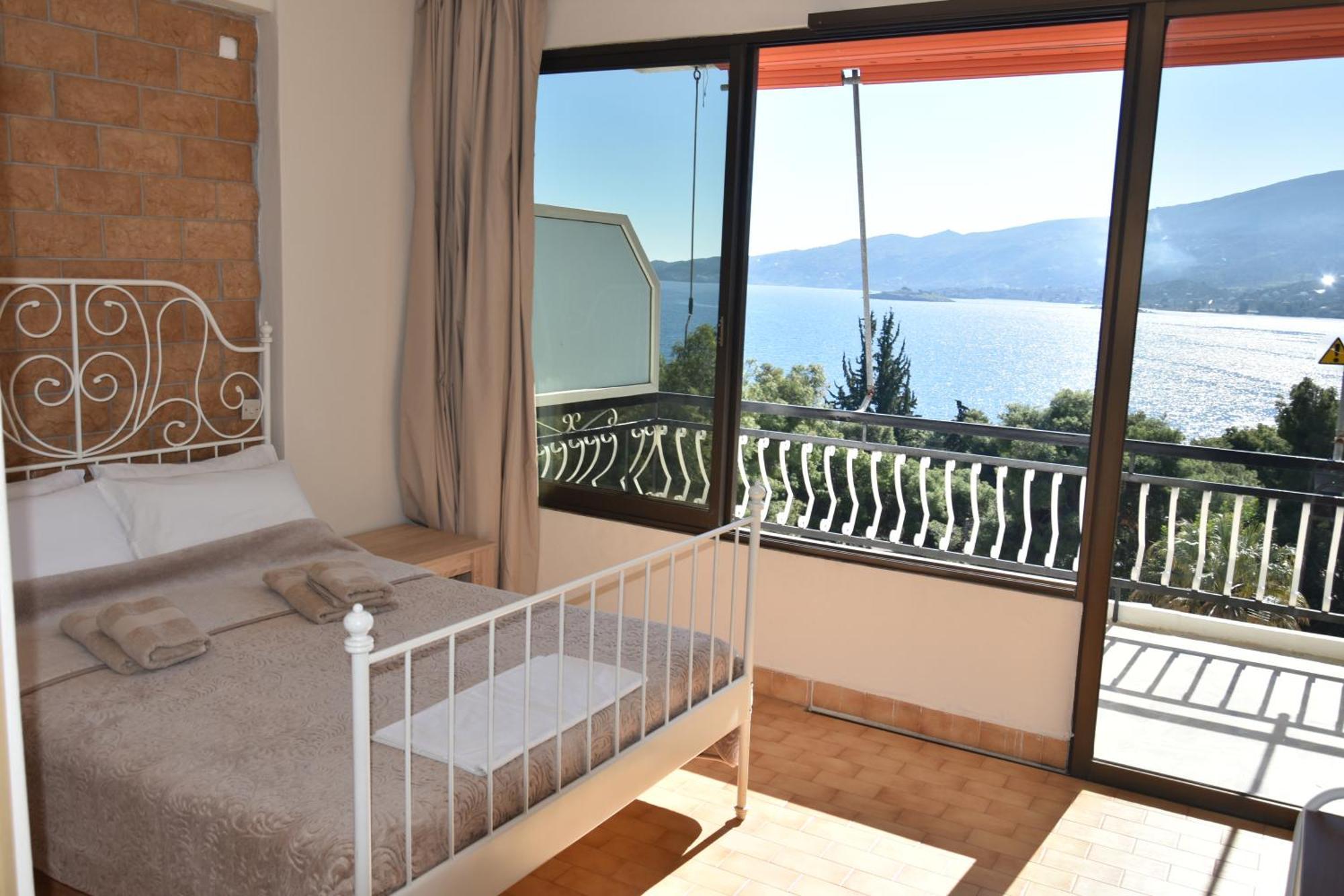 Lions 2 Studios & Apartments, Poros Island. Poros Town Buitenkant foto