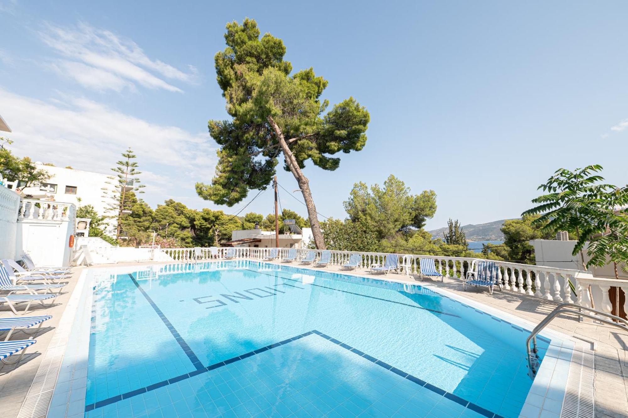 Lions 2 Studios & Apartments, Poros Island. Poros Town Buitenkant foto