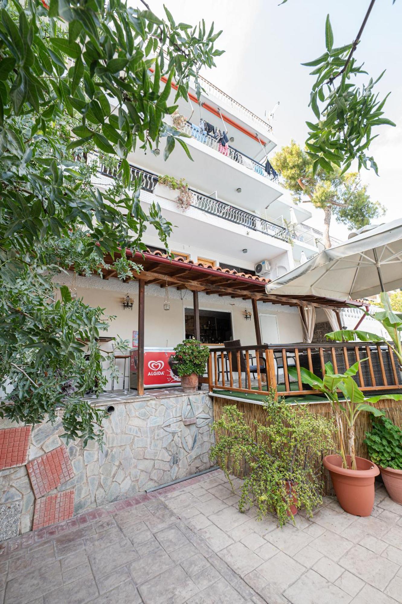 Lions 2 Studios & Apartments, Poros Island. Poros Town Buitenkant foto