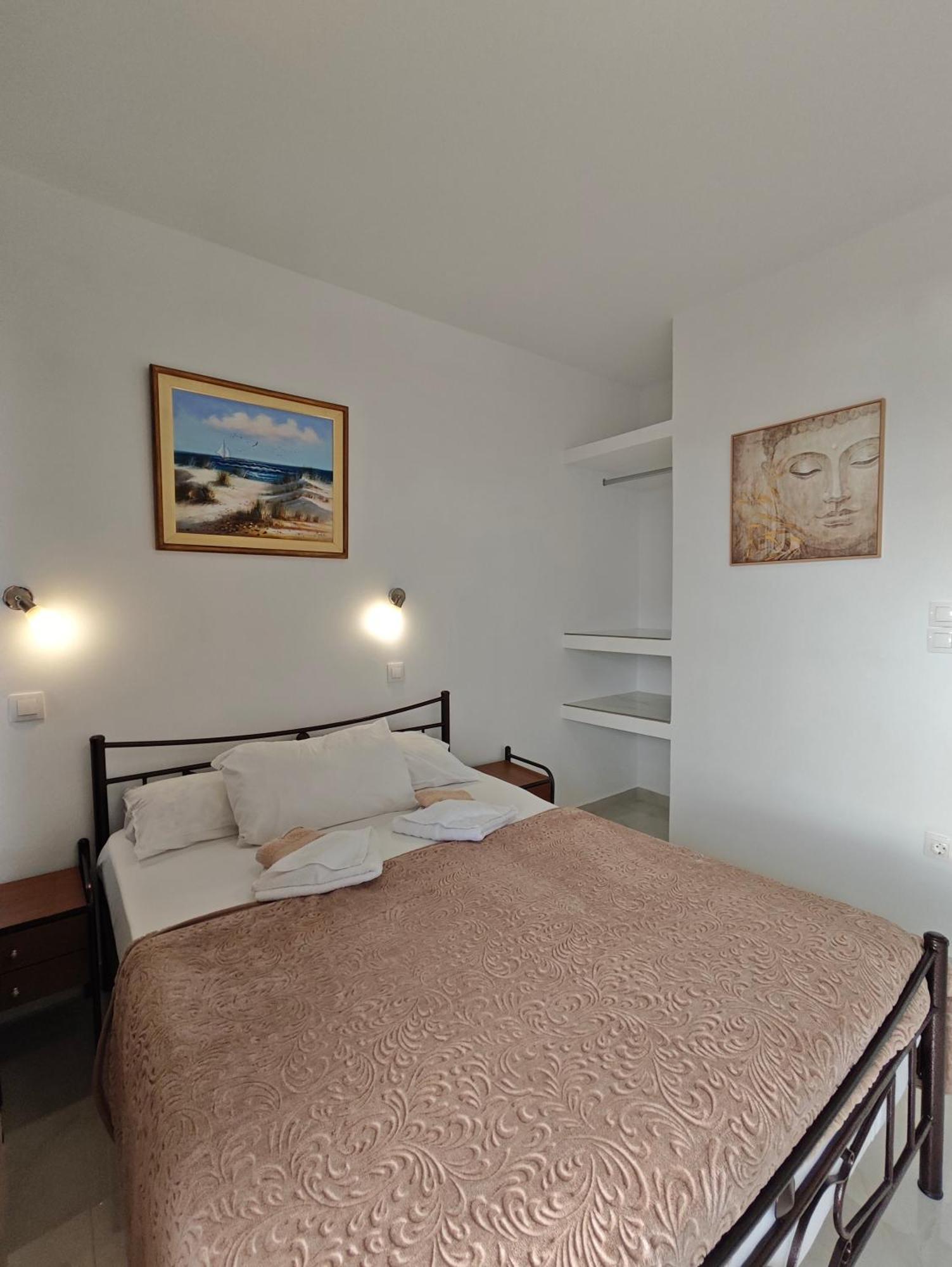 Lions 2 Studios & Apartments, Poros Island. Poros Town Buitenkant foto